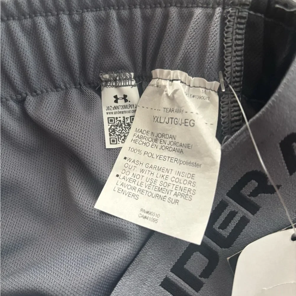 Under Armour girls  Gray Shorts
